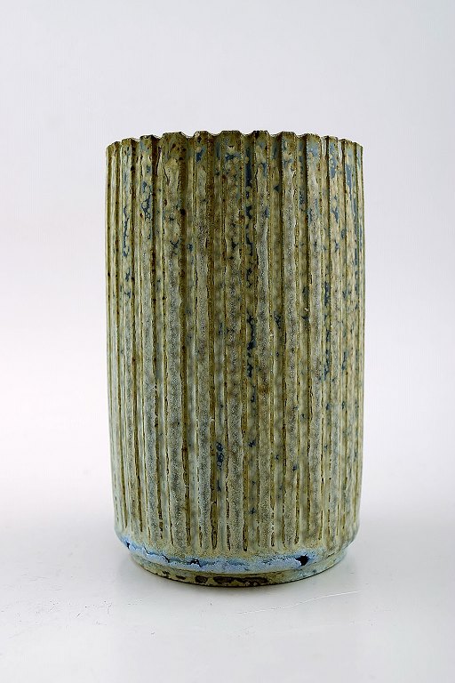 Arne Bang. Keramikvase, riflet design.