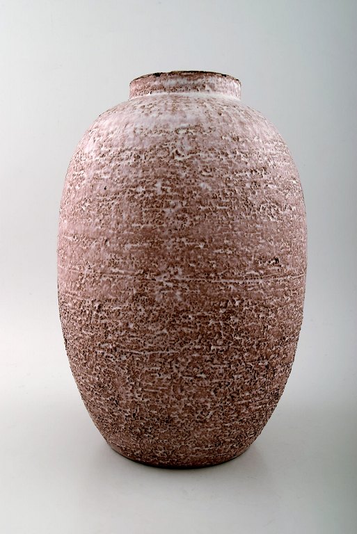 Greta Runeborg 1911-1989 for Upsala-Ekeby keramikvase.