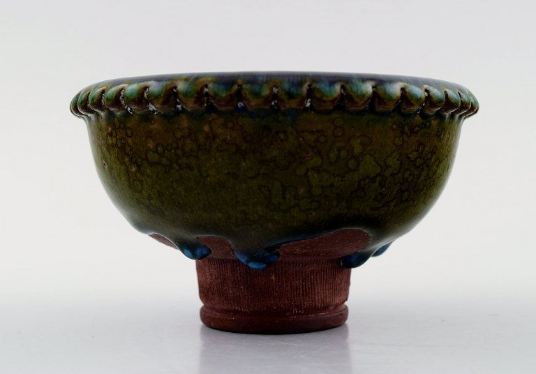 Wilhelm Kåge (1889-1960) for Gustavsberg, "Farsta". Unika skål af stentøj, dekoreret med blå og grøn glasur.