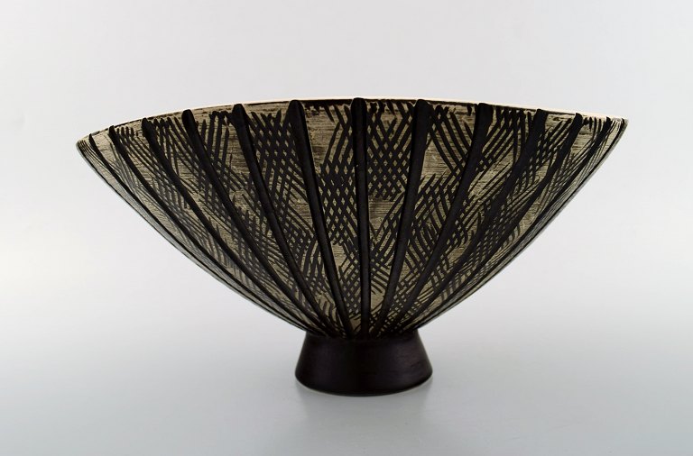 Mari Simmulson for Upsala-Ekeby ceramic dish / bowl.