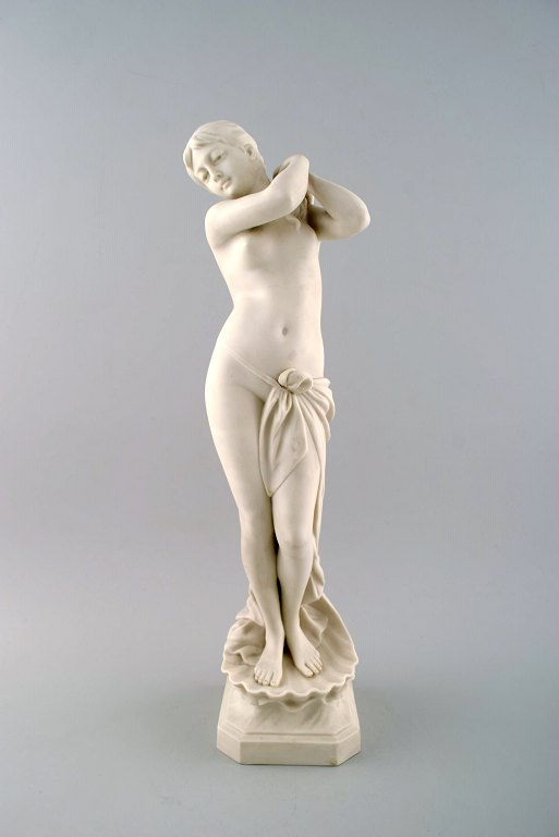 Skulptur i biscuit på sokkel, Gustavsberg, 1907. 