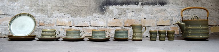 B&G, Bing & Grøndahl/Nissen "Rune" thestel i stentøj til 3 personer.