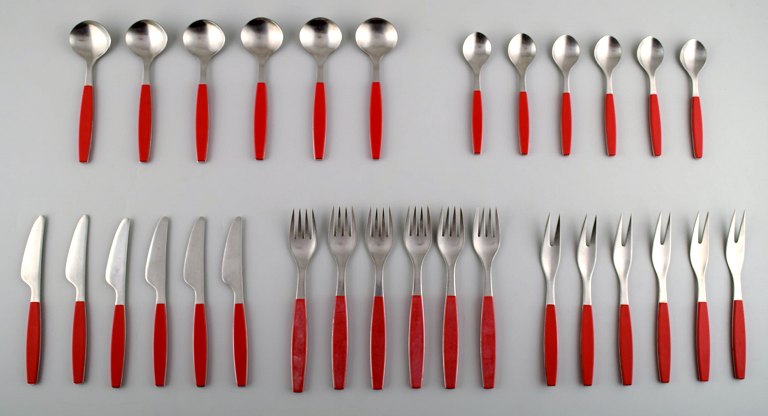 Complete service for 6 p., Henning Koppel. Strata cutlery made of stainless steel and red plastic. Produced by Georg Jensen.