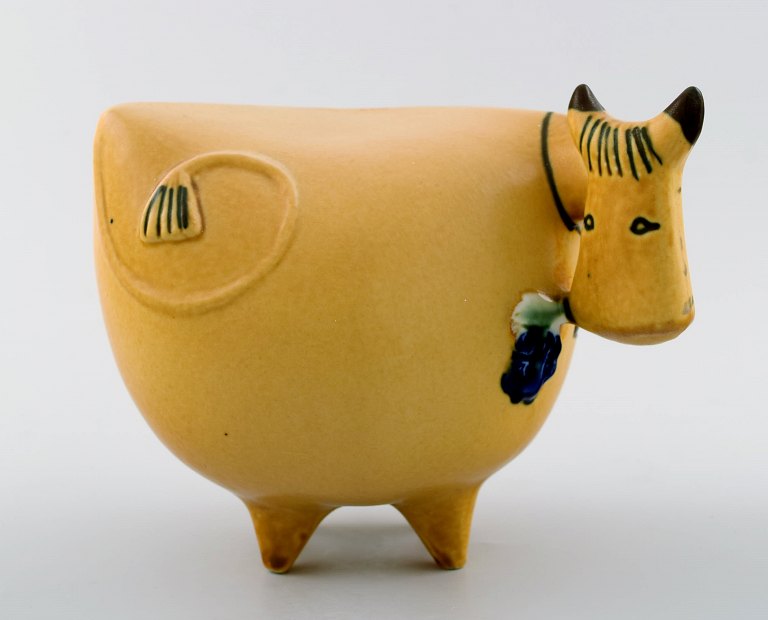 Lisa Larson Gustavsberg cow in ceramics.