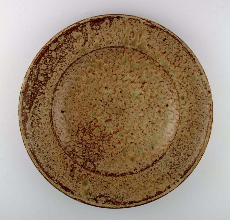 Arne Bang. Stor skål af keramik. Stemplet AB 105.