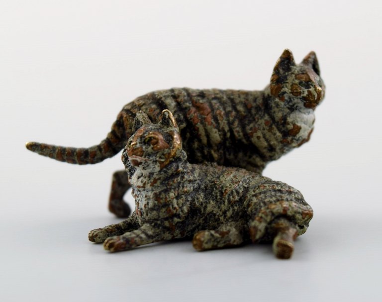 Vienna Bronze, two cats, bronze figure of high quality.Probably Franz Bergmann.