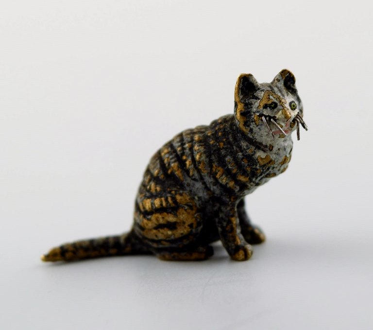 Vienna bronze, seated cat, high quality bronze figure.Probably Franz Bergmann.