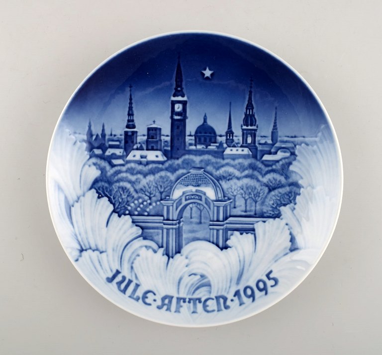Bing & Grondahl Christmas plate 1995."Copenhagen