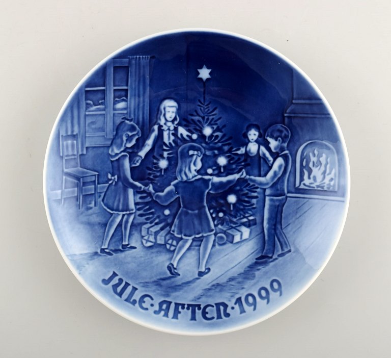 B&G Christmas Plate 2000."Christmas in the clock tower"Designed by Jørgen Nielsen.