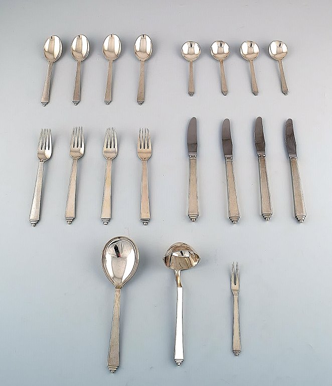 Georg Jensen Pyramide service af sterling sølv til fire personer. 