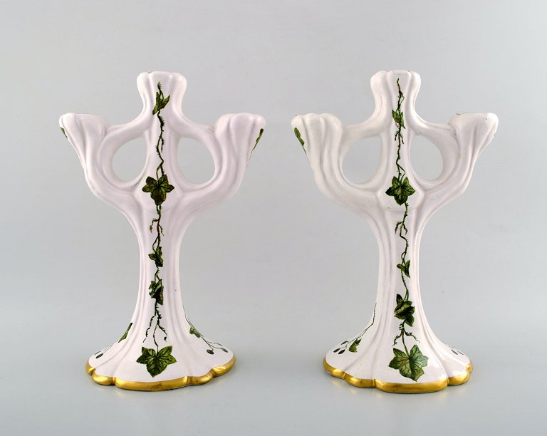 Signe Steffensen for Kähler: A pair of candelabra of ceramics, decorated with glaze in white and green shades.