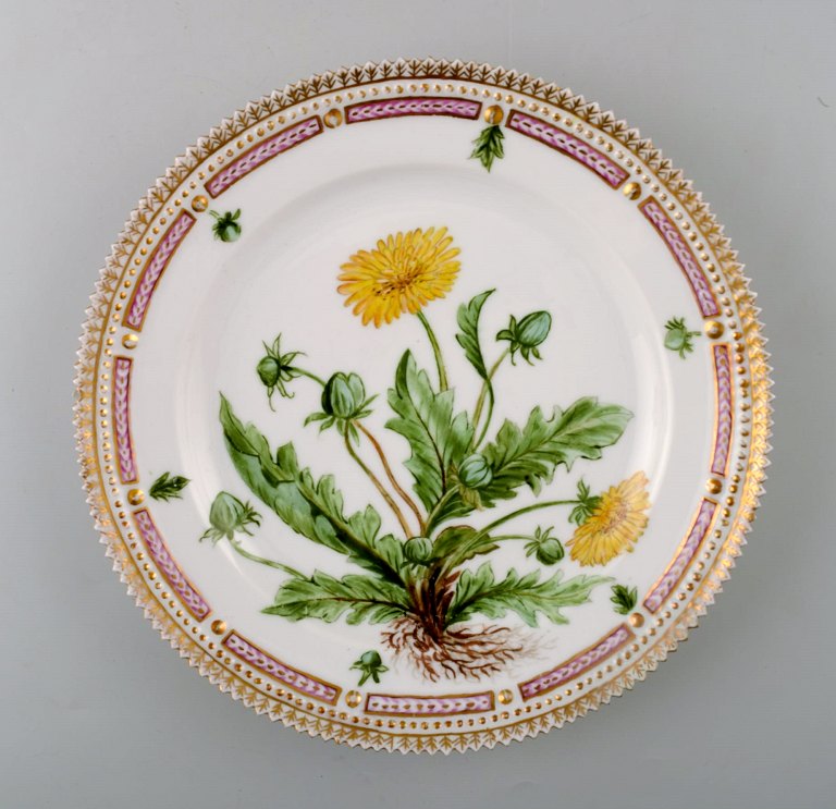 Royal Copenhagen Flora Danica lunch plate.Model Number 20/3553.