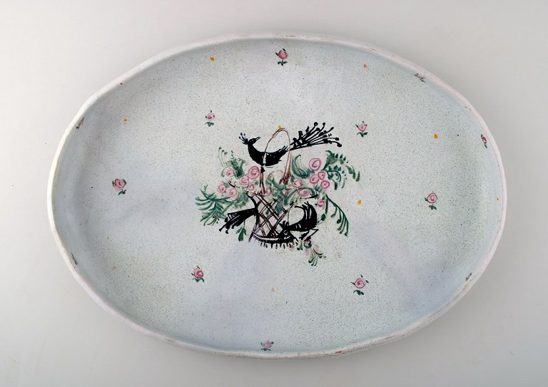 Bjørn Wiinblad: Rare and early unique large oval platter decorated with flower basket and peacocks, Bjørn Wiinblad approx. 1945-50.