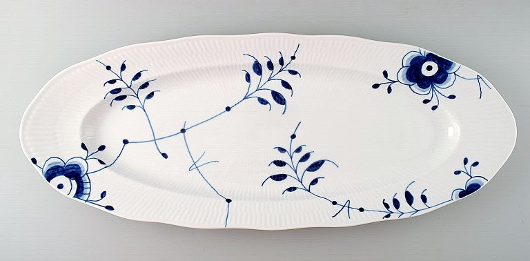 Royal Copenhagen / Royal Copenhagen P. Karen Kjældgård-Larsen. Blue Fluted Mega.Oval fish dish.