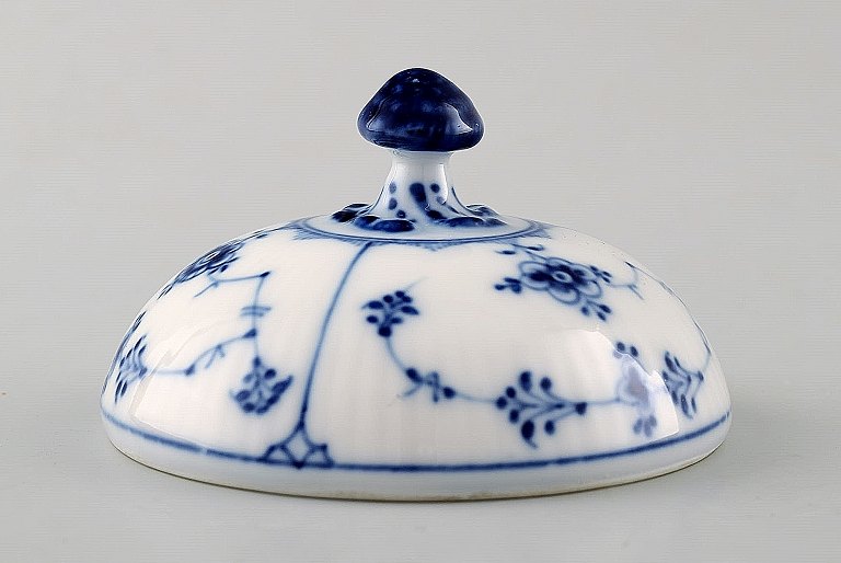 Royal Copenhagen musselmalet riflet låg.Nummer: 1/244.