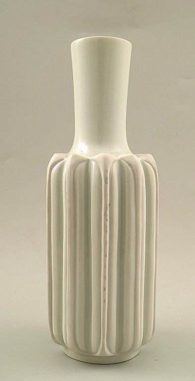 Rare Lisbeth Munch Petersen, vase in porcelain, made by Bing & Gröndahl, Copenhagen.
