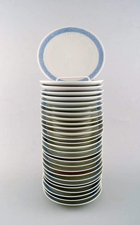 28 plates. Royal Copenhagen Blue fan, bread & butter plates.