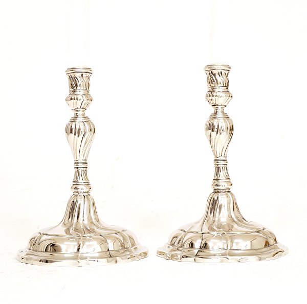 A pair of Rococo silver candelsticks. Søren Bay, Copenhagen, 1743-53. Dated 1752. H: 19,5cm. W: 739gr
