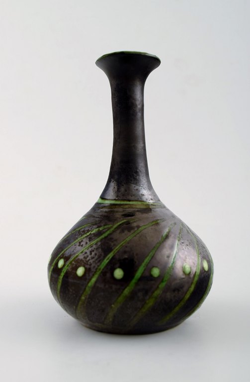 Kähler, Denmark, glazed stoneware vase in modern design.1930 / 40s. Cow horn technique.