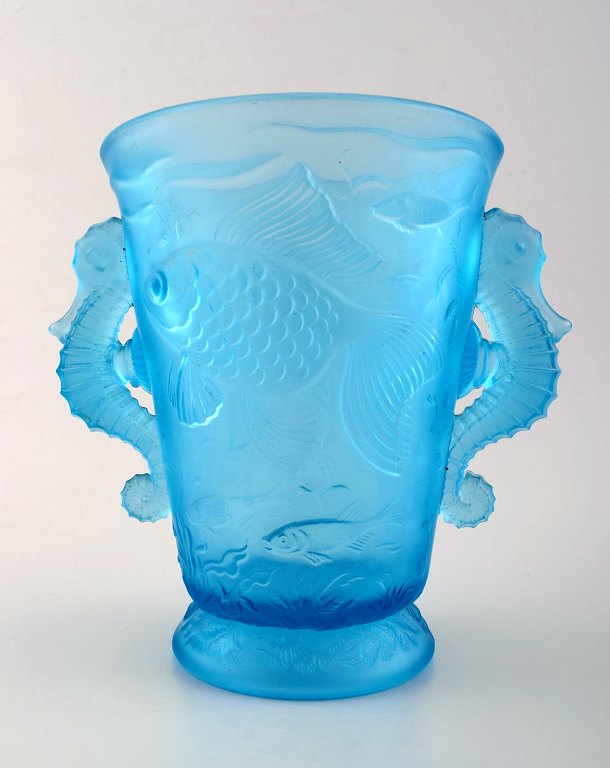 Lalique stil kunstglas vase i turkis med søheste i relief. 
