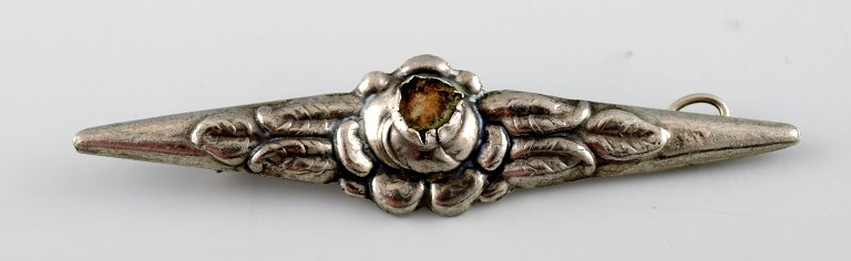 Danish Art Nouveau brooch in silver. Early 1900s.