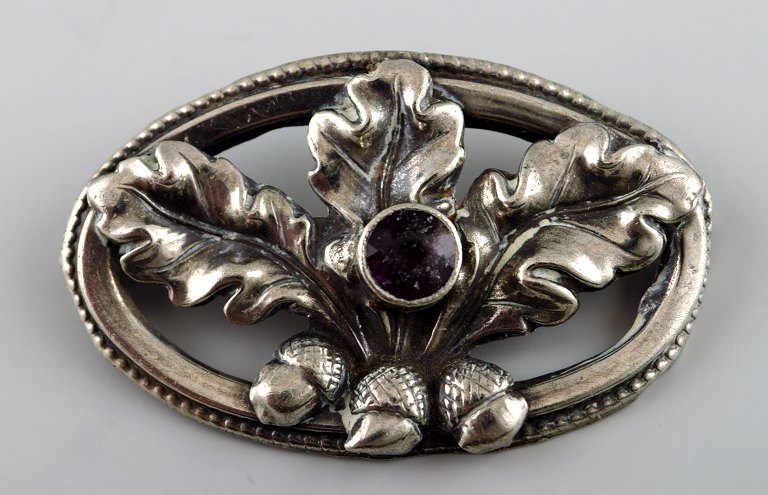 Danish Art Nouveau brooch in silver. Early 1900s.