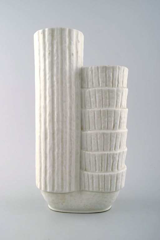 Rörstrand Gunnar Nylund Chamotte vase. 