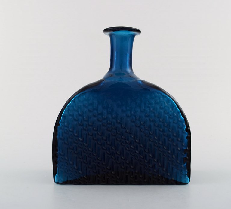 Riihimaki Riihimaen, Finland, Findari bottle by Nanny Still.1960s. Finnish design.