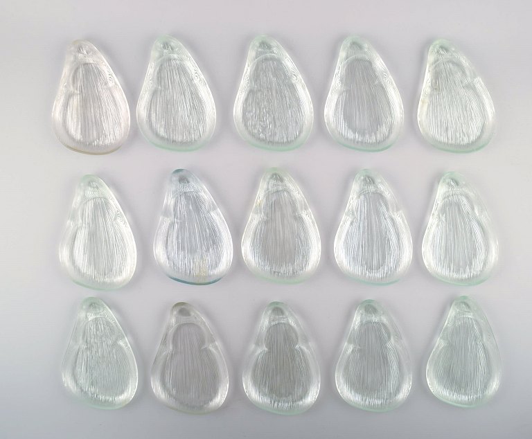 15 finske kunstglas tallerkener.
1960