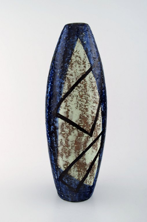 Ingrid Atterberg for Upsala Ekeby stor vase i keramik. 