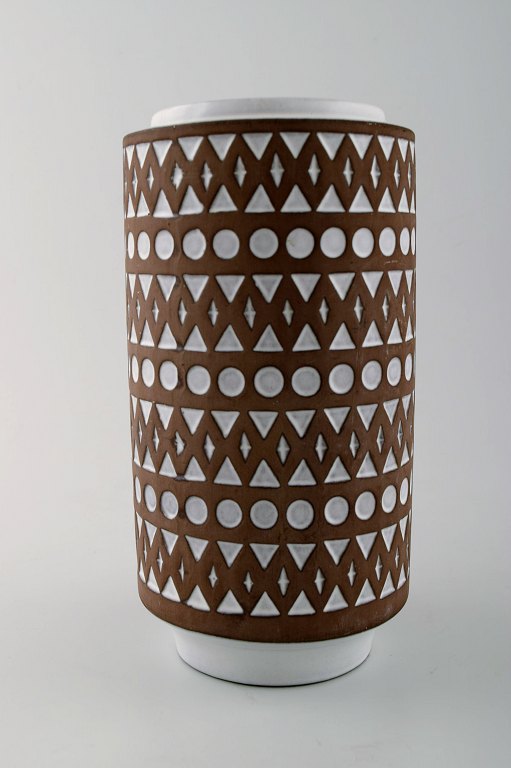 Mari Simmulson for Upsala-Ekeby number 7023, ceramic vase.