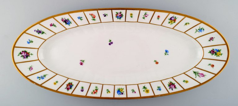 Royal Copenhagen Henriette, hand-painted porcelain with gold. Rare fish dish no. 444/8542.