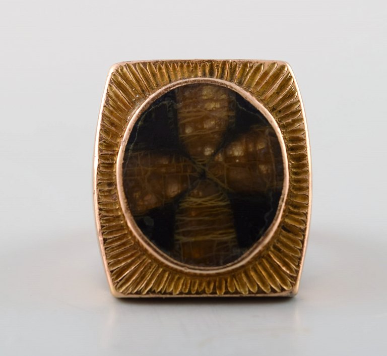 Peder Musse: Ring of 14 kt. gold with petrified wood.Danish jeweler.