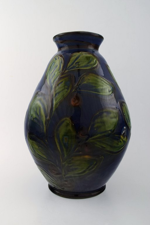 Kähler, Denmark, glazed stoneware vase in modern design.1930 / 40s. Cow horn technique.