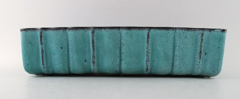 Svend Hammershøi for Kähler. Urtepotteskjuler med grønsort glasur. 