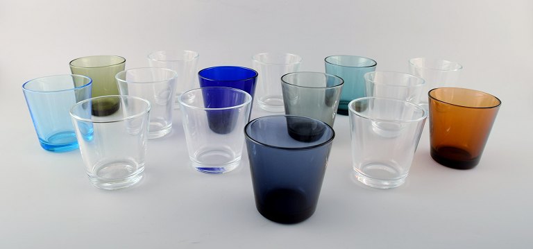 Kaj Franck (Finsk, 1911–1989) Nuutajärvi Glass Works, Finland, kunstglas. 15 drikkeglas i forskellige farver.