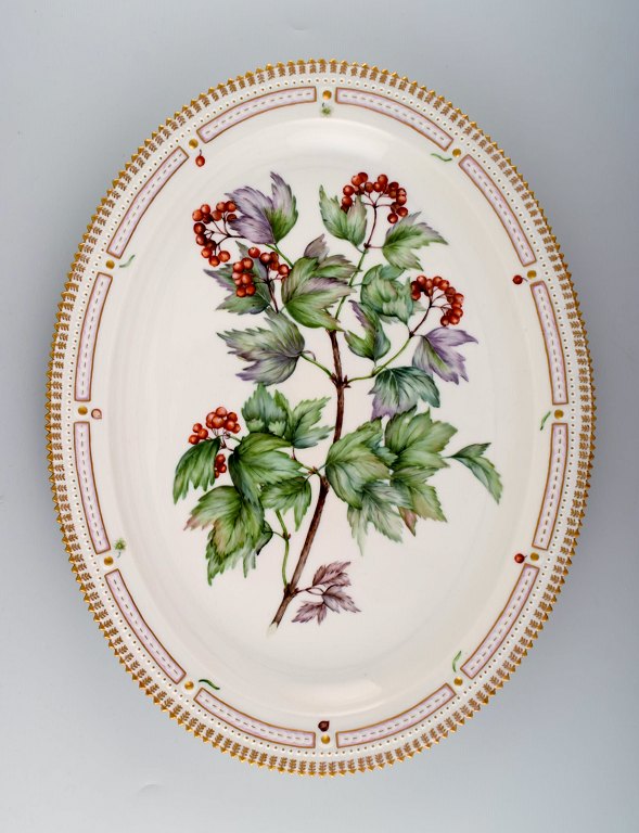 Royal Copenhagen flora danica stort ovalt serveringsfad #20/3519.  