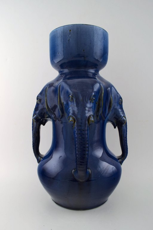 Karl Hansen Reistrup (1863-1929) for Kähler, very large vase of pottery with dark blue glaze, modeled with elephant heads. Approx. 1900.