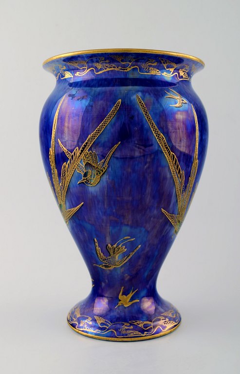 Wedgwood "Fairy" vase in luster glaze, decorated with birds.