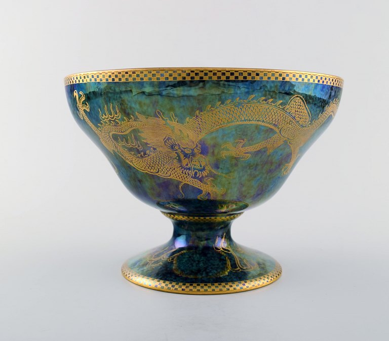 Wedgwood "Fairy" skål i lustreglasur, dekoreret med drager.