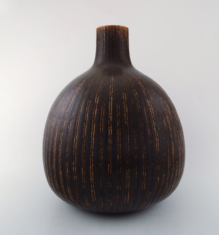 Saxbo: Very large and rare teardrop shaped vase with vertical fluted pattern, decorated with dark brown glaze.