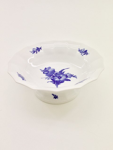 Royal Copenhagen blå blomst kantet frugt skål på fod 10/8530