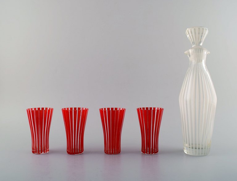 4 p. Glassware, decanter and 4 cocktail / vodka / lemonade glass "Strict", Bengt Orup, Johansfors.