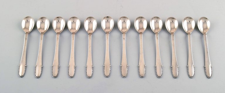 Georg Jensen Beaded 12 tea spoons in full silver.