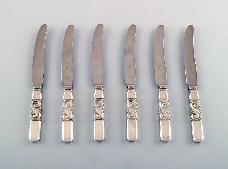 Georg Jensen. Cutlery, Scroll No. 22, Hammered Sterling silver consisting of: 6 fruit knives.