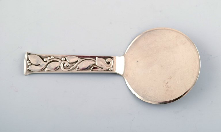 Evald Nielsen No. 30 (leaf pattern), serving spade in sterling silver.