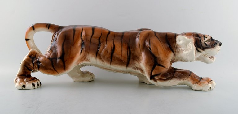Keramos, Wien, meget stor tiger i porcelæn. 