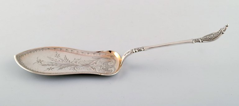 Serving spade in danish silver (830). 1917