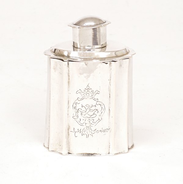 Friedrich von Barm, Flensburg, Northgermany, 1777-?: Tea caddy, silver. H: 10,3cm. W: 100gr