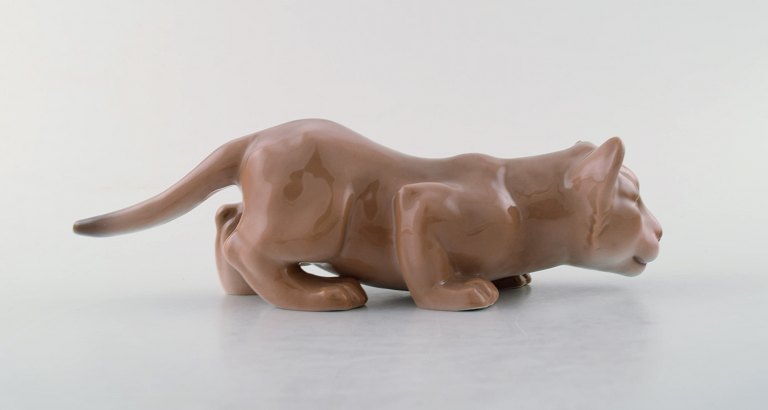 B & G / Bing & Grondahl - lion cub - number 2529.